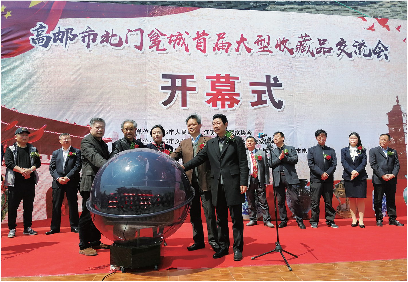我市举行北门瓮城首届大型收藏品交流会